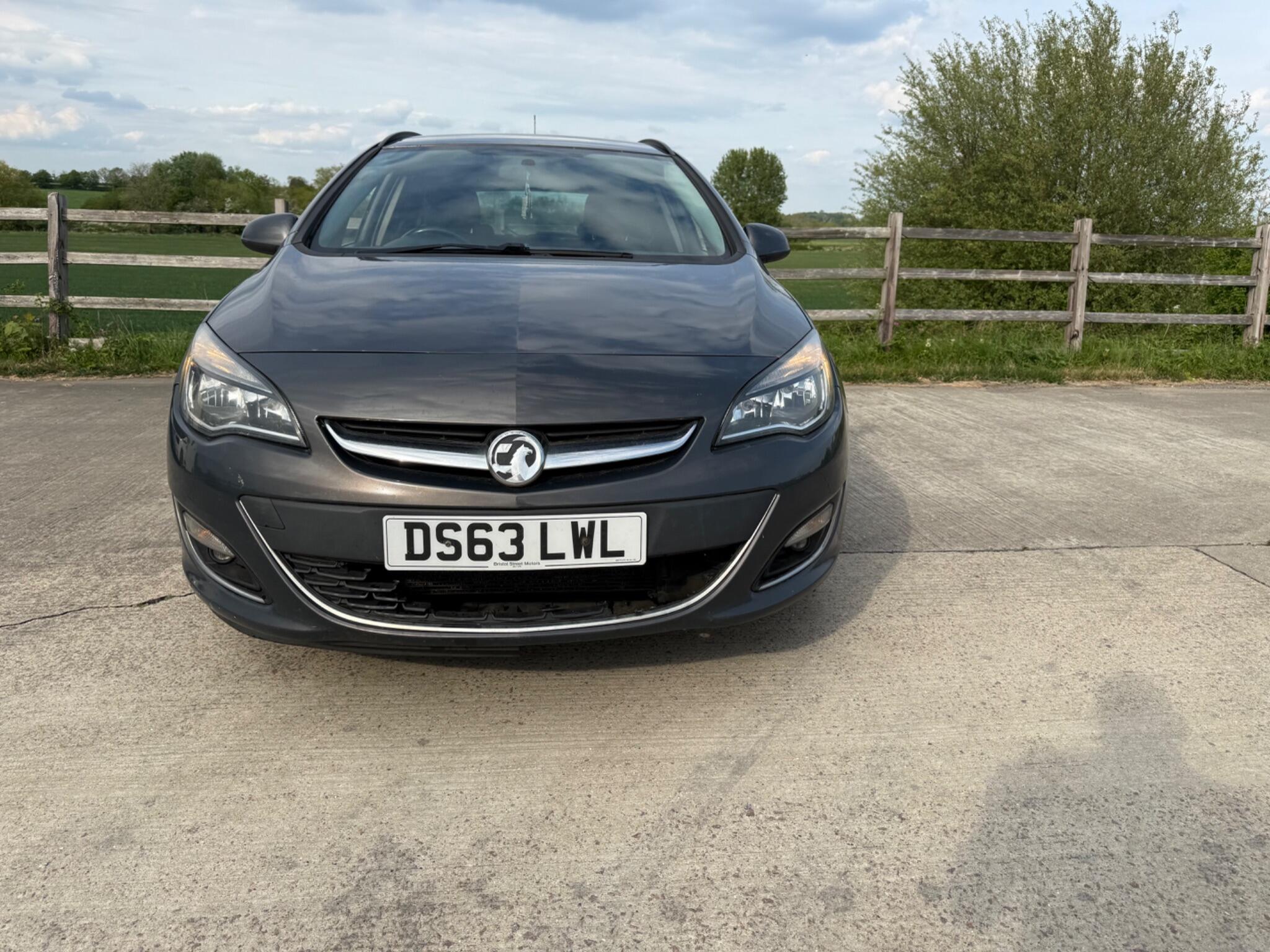 Vauxhall Astra 1.7 CDTi ecoFLEX SRi Sports Tourer Euro 5 5dr — photo 52 of 86